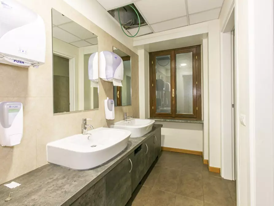 Immagine 16 di Ufficio in affitto  in Via Bissolati a Roma