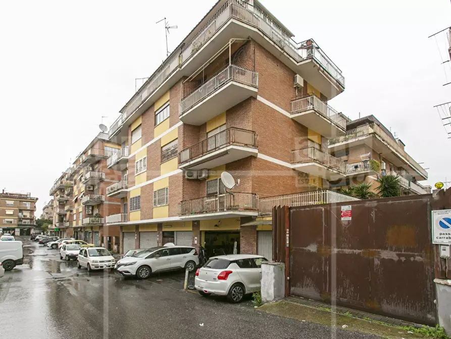 Immagine 25 di Appartamento in vendita  in Via Delle Sequoie a Roma