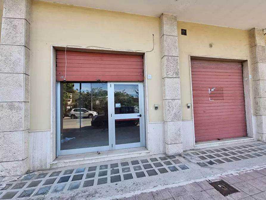 Immagine 2 di Locale commerciale in vendita  in Brigata Avellino a Avellino