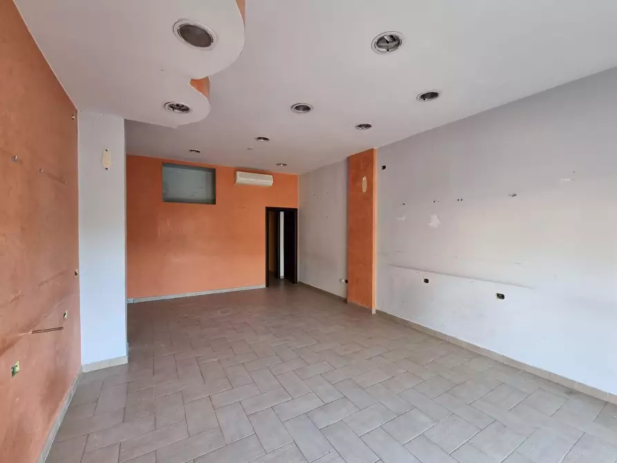 Immagine 3 di Locale commerciale in vendita  in Brigata Avellino a Avellino