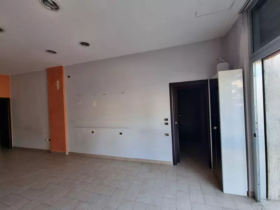 Immagine 5 di Locale commerciale in vendita  in Brigata Avellino a Avellino