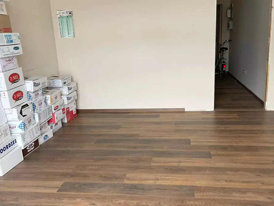 Immagine 3 di Locale commerciale in affitto  in via gramsci a Atripalda