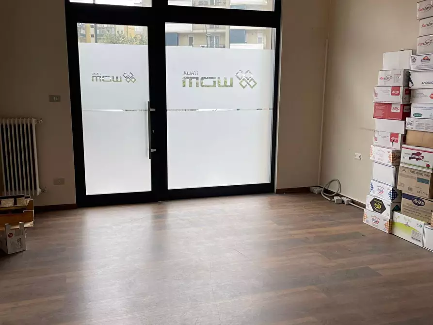 Immagine 6 di Locale commerciale in affitto  in via gramsci a Atripalda