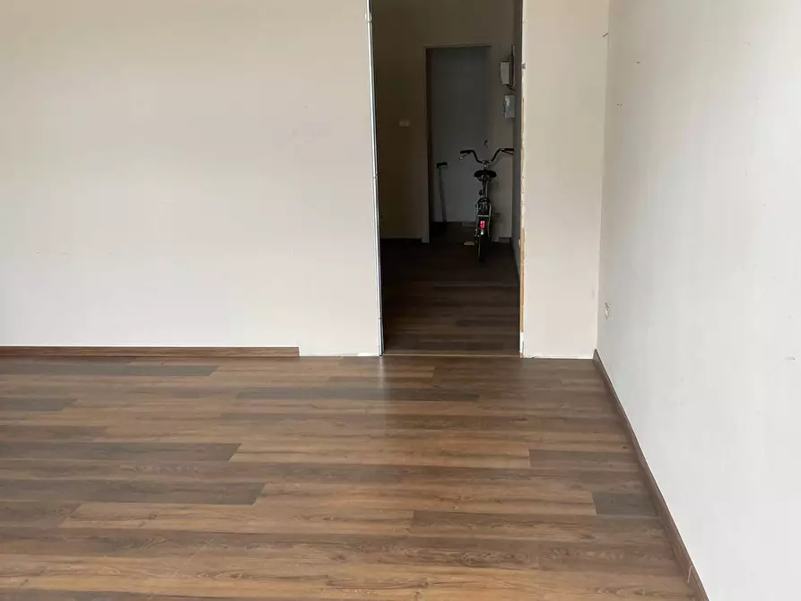 Immagine 4 di Locale commerciale in affitto  in via gramsci a Atripalda