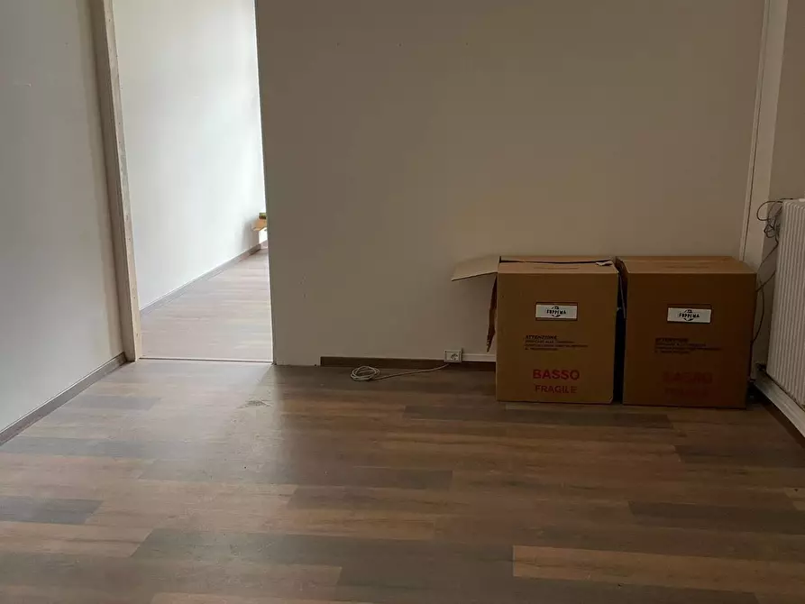 Immagine 5 di Locale commerciale in affitto  in via gramsci a Atripalda