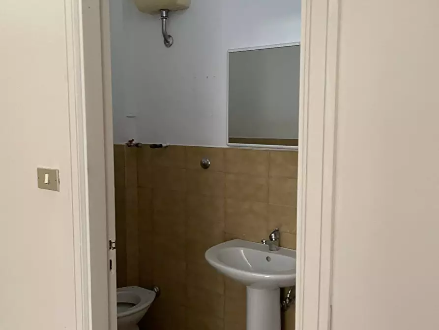 Immagine 7 di Locale commerciale in affitto  in via gramsci a Atripalda