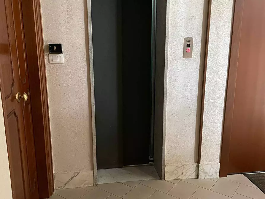 Immagine 9 di Appartamento in vendita  in via carafa a Avellino