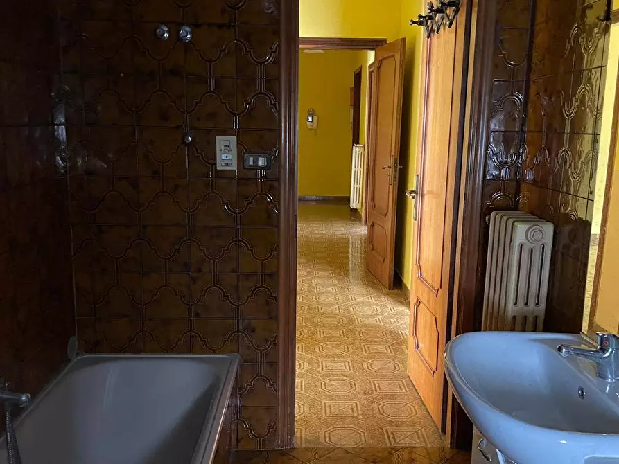 Immagine 21 di Appartamento in vendita  in via carafa a Avellino