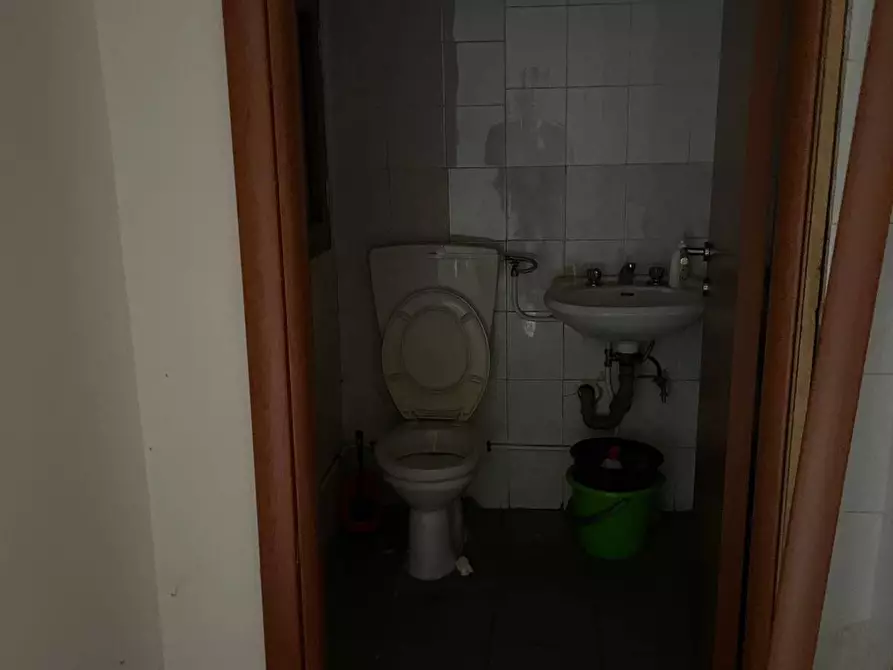 Immagine 11 di Locale commerciale in affitto  in via Guarini a Avellino