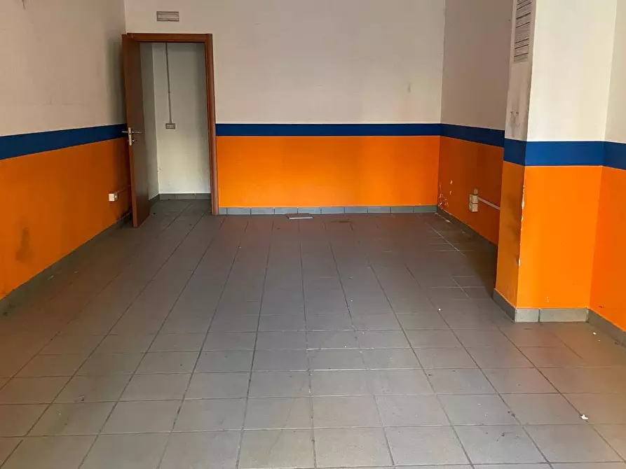 Immagine 16 di Locale commerciale in affitto  in via Guarini a Avellino