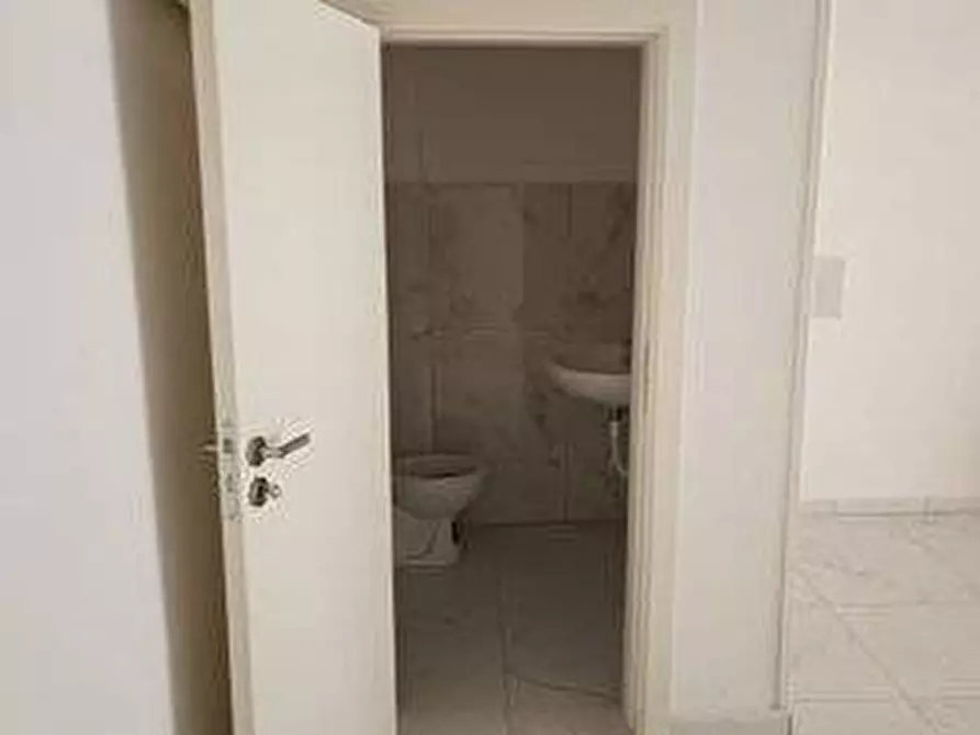 Immagine 7 di Locale commerciale in vendita  in via Raffaele Libroia a Nocera Inferiore