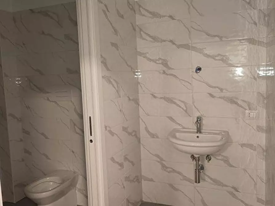 Immagine 2 di Locale commerciale in affitto  in VIA RIVO CEROLA a Sarno