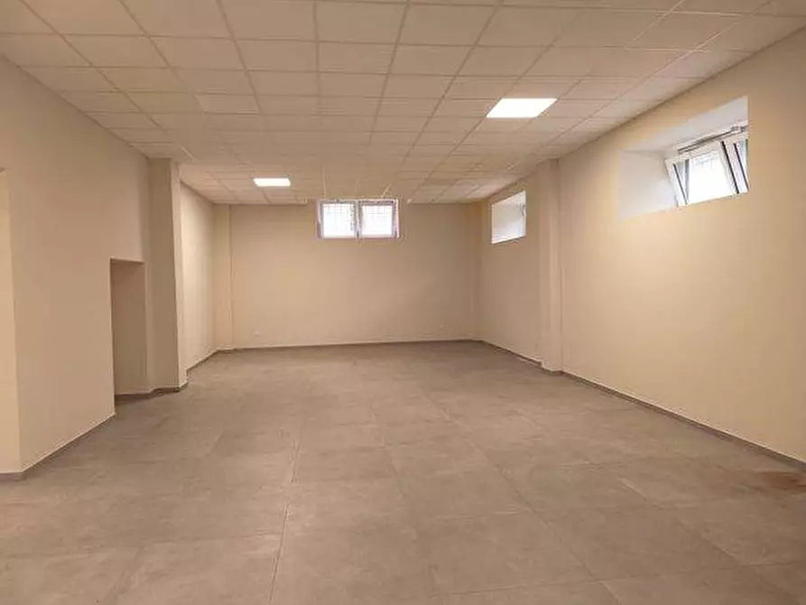 Immagine 8 di Locale commerciale in affitto  in VIA RIVO CEROLA a Sarno