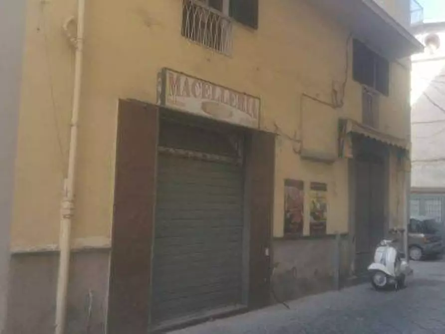 Immagine 1 di Locale commerciale in vendita  in VIA AMENDOLA a Pagani