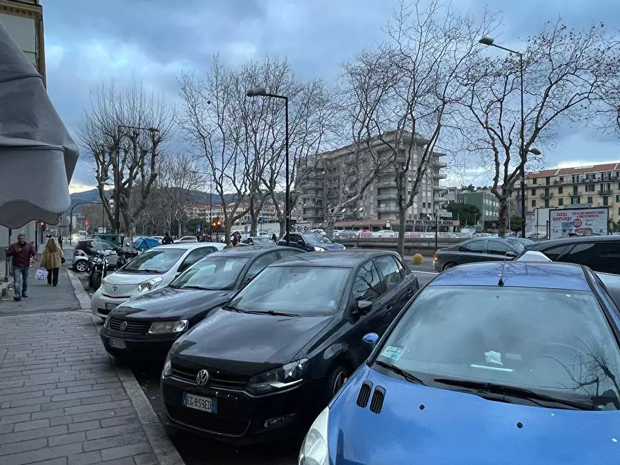 Immagine 2 di Locale commerciale in affitto  in CORSO RICCI a Savona