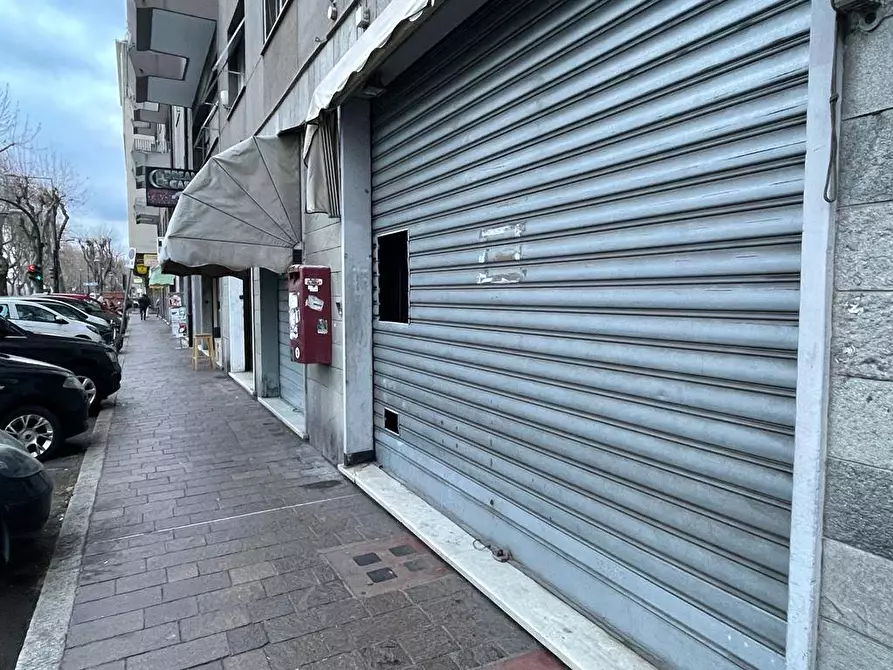 Immagine 6 di Locale commerciale in affitto  in CORSO RICCI a Savona