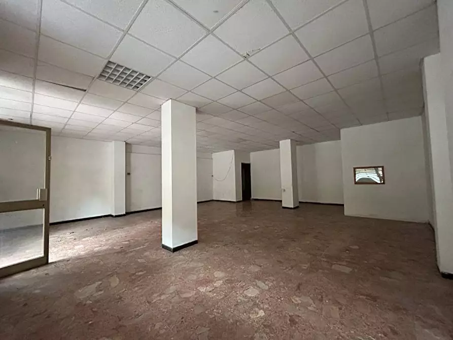 Immagine 3 di Attività commerciale in vendita  in VIA LEALE a Calizzano