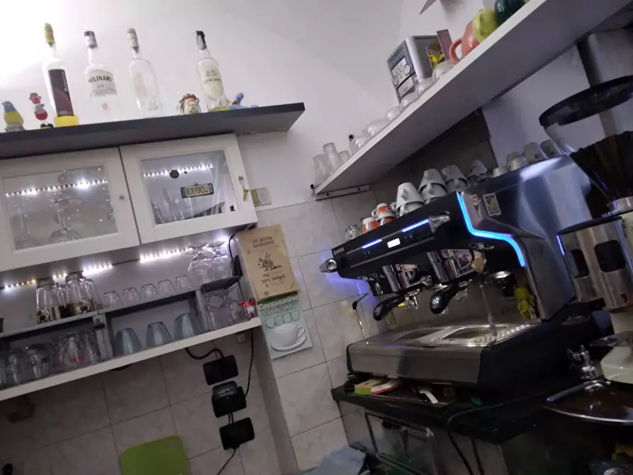 Immagine 1 di Attività commerciale in vendita  in Via Montenotte a Savona