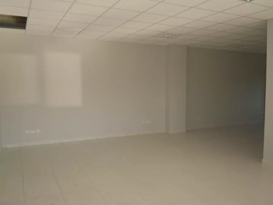 Immagine 3 di Ufficio in affitto  in Viale Magna Grecia a Catanzaro
