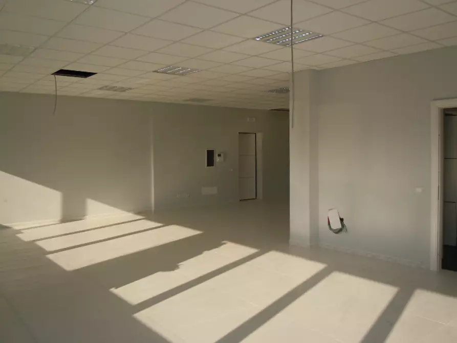 Immagine 5 di Ufficio in affitto  in Viale Magna Grecia a Catanzaro