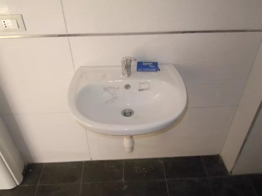 Immagine 8 di Ufficio in affitto  in Viale Magna Grecia a Catanzaro