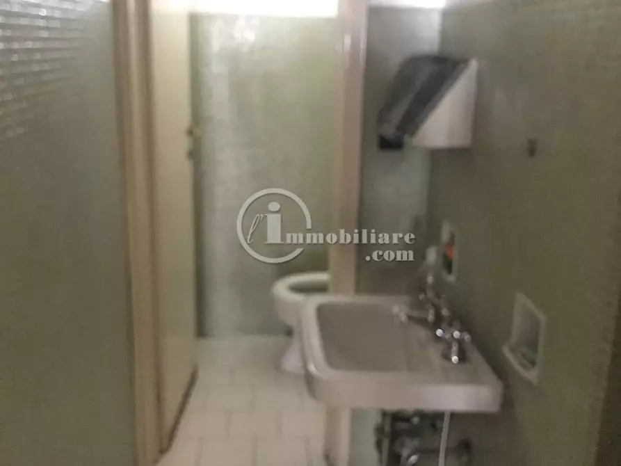 Immagine 11 di Ufficio in vendita  a Busto Arsizio