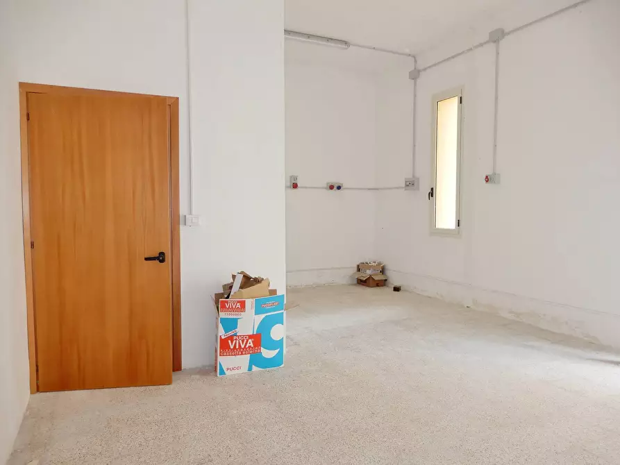 Immagine 2 di Negozio in affitto  in via Mottola d'Amato a Catanzaro