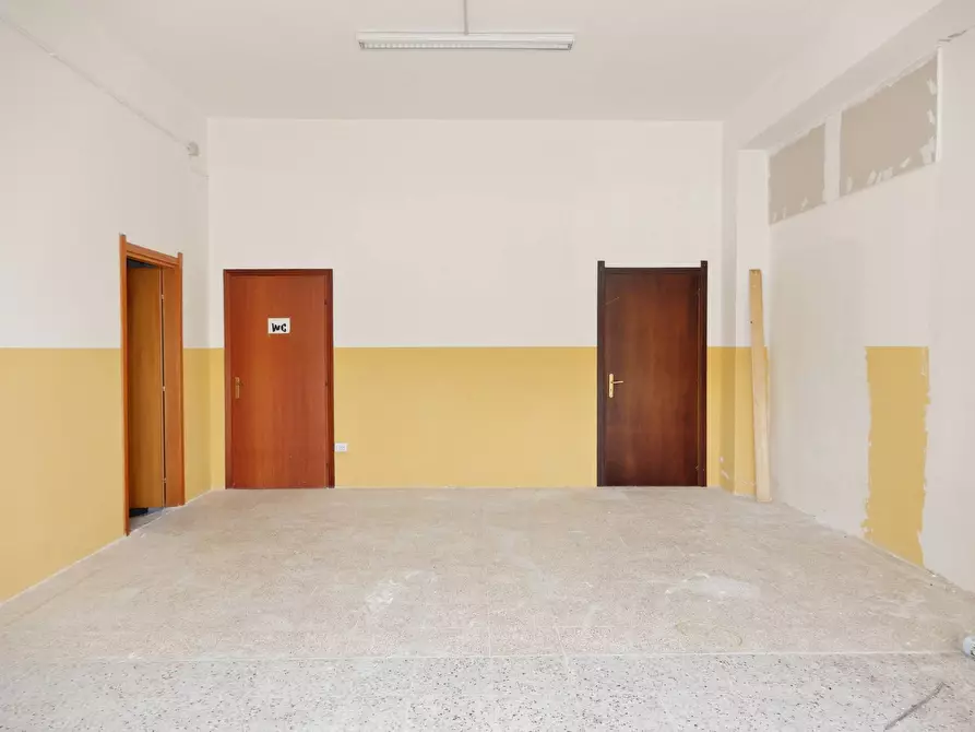 Immagine 1 di Negozio in affitto  in via Mottola d'Amato a Catanzaro