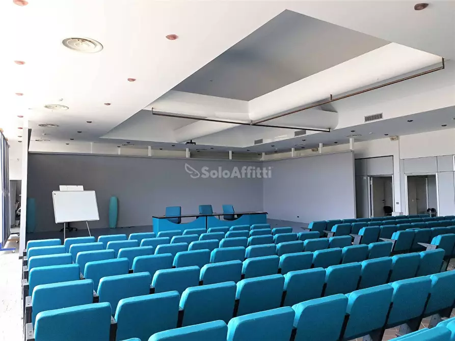 Immagine 4 di Ufficio in affitto  in viale Magna Grecia a Catanzaro