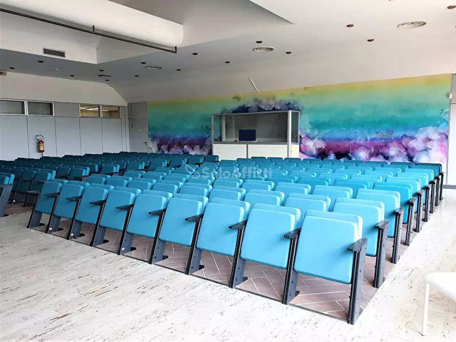 Immagine 10 di Ufficio in affitto  in viale Magna Grecia a Catanzaro