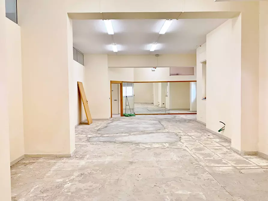 Immagine 2 di Magazzino in vendita  in Via Madonna dei cieli a Catanzaro
