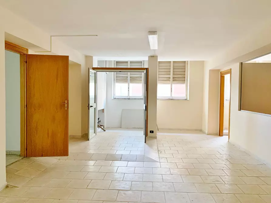 Immagine 11 di Magazzino in vendita  in Via Madonna dei cieli a Catanzaro