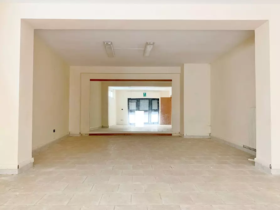 Immagine 3 di Magazzino in vendita  in Via Madonna dei cieli a Catanzaro