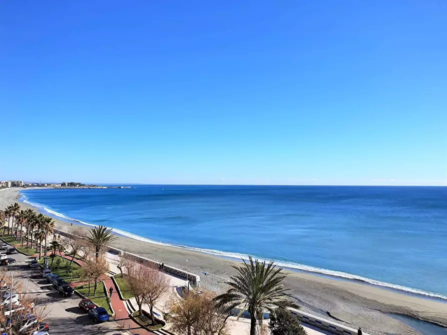 Immagine 1 di Appartamento in affitto  in via Lungomare Stefano Pugliese a Catanzaro