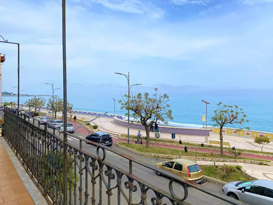 Immagine 8 di Palazzo in vendita  in via Lungomare Stefano Pugliese a Catanzaro