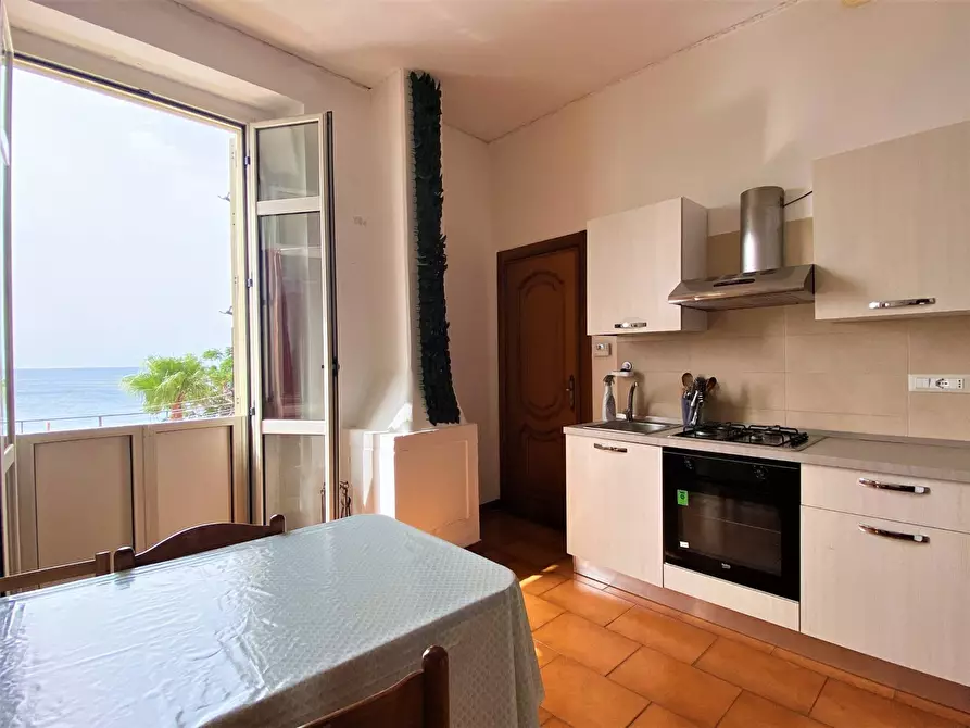 Immagine 3 di Palazzo in vendita  in via Lungomare Stefano Pugliese a Catanzaro