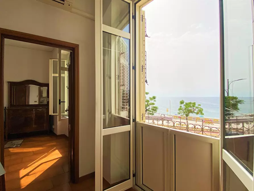 Immagine 7 di Palazzo in vendita  in via Lungomare Stefano Pugliese a Catanzaro