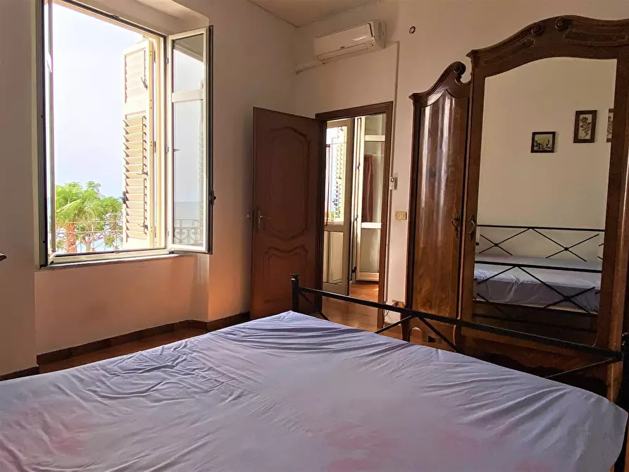 Immagine 11 di Palazzo in vendita  in via Lungomare Stefano Pugliese a Catanzaro