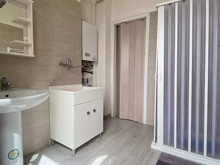 Immagine 12 di Palazzo in vendita  in via Lungomare Stefano Pugliese a Catanzaro