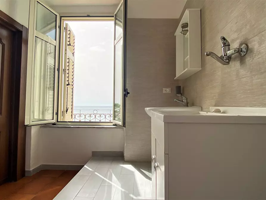 Immagine 13 di Palazzo in vendita  in via Lungomare Stefano Pugliese a Catanzaro