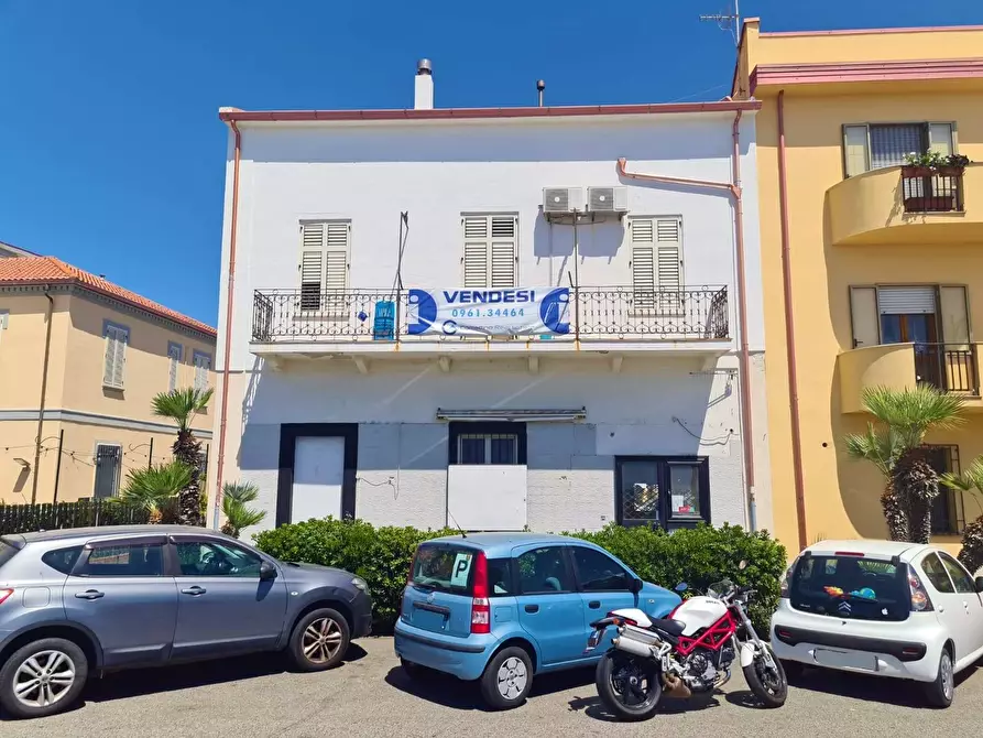 Immagine 1 di Palazzo in vendita  in via Lungomare Stefano Pugliese a Catanzaro