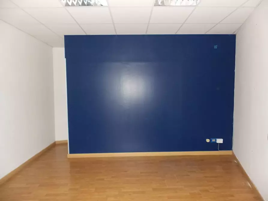 Immagine 2 di Negozio in affitto  in CORSO MAZZINI a Catanzaro