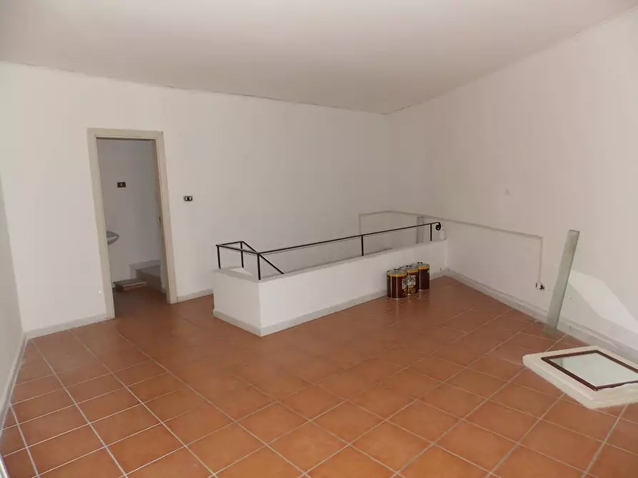 Immagine 5 di Negozio in affitto  in CORSO MAZZINI a Catanzaro