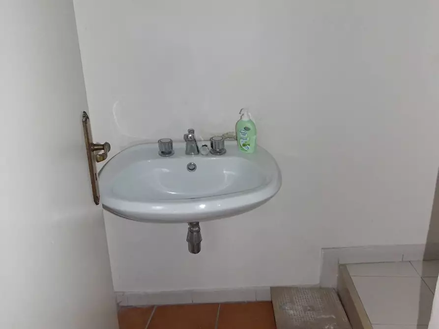 Immagine 6 di Negozio in affitto  in CORSO MAZZINI a Catanzaro