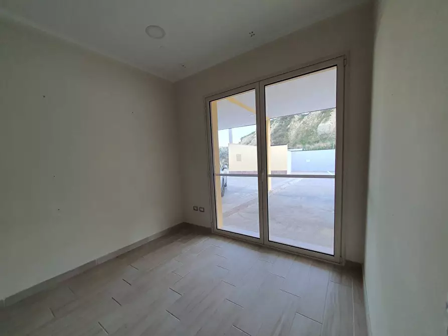 Immagine 5 di Ufficio in affitto  in C.da Donnantona a Borgia