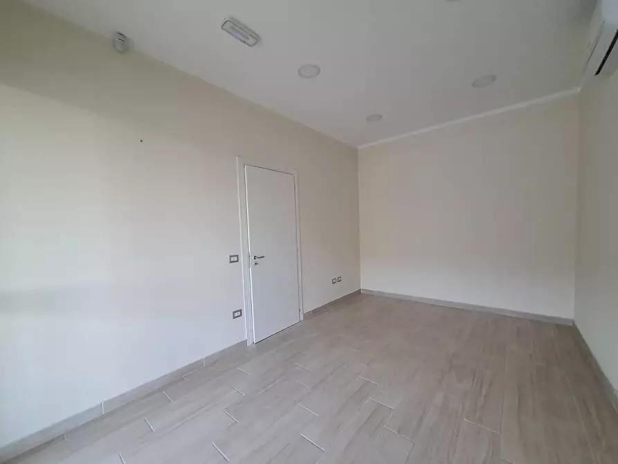 Immagine 6 di Ufficio in affitto  in C.da Donnantona a Borgia