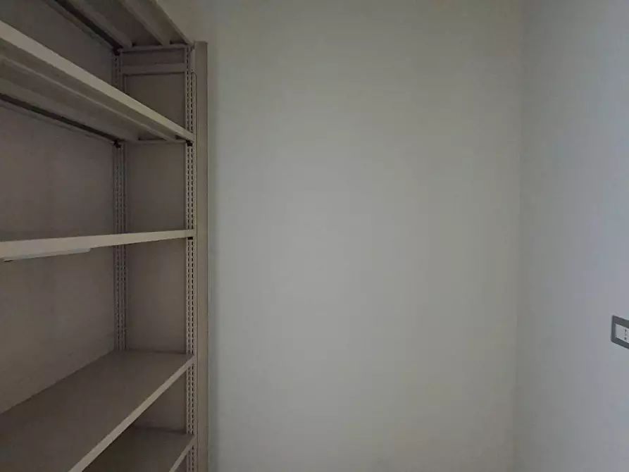Immagine 7 di Ufficio in affitto  in C.da Donnantona a Borgia