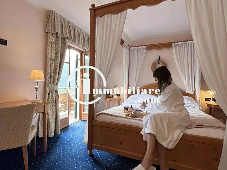 Immagine 11 di Albergo/B&B/Residence in vendita  in VIGO DI FASSA a San Giovanni Di Fassa