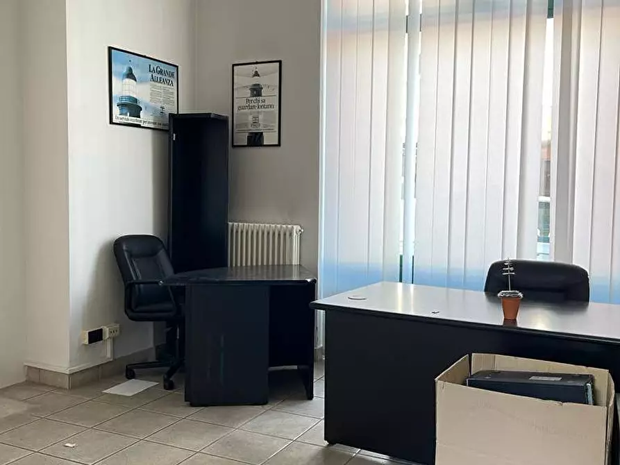 Immagine 2 di Negozio in vendita  in Via Alessandro Volta a Gallarate