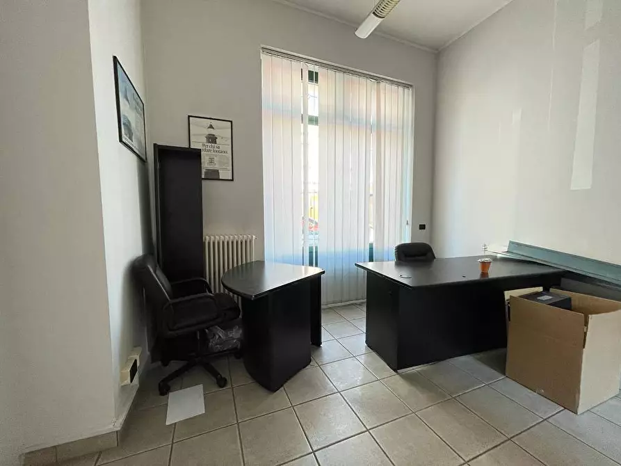 Immagine 3 di Negozio in vendita  in Via Alessandro Volta a Gallarate